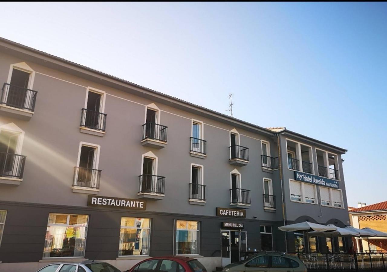 Hotel Avenida Del Sotillo La Lastrilla Exterior foto