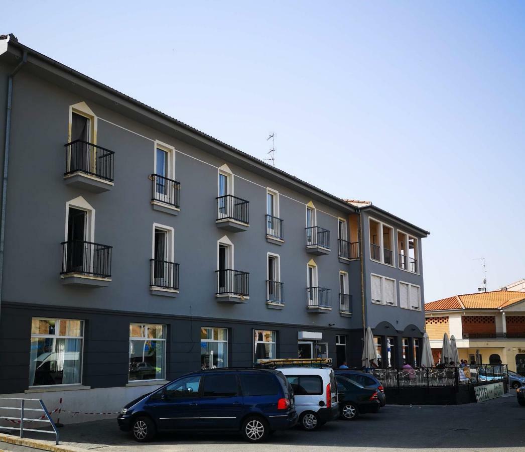 Hotel Avenida Del Sotillo La Lastrilla Exterior foto